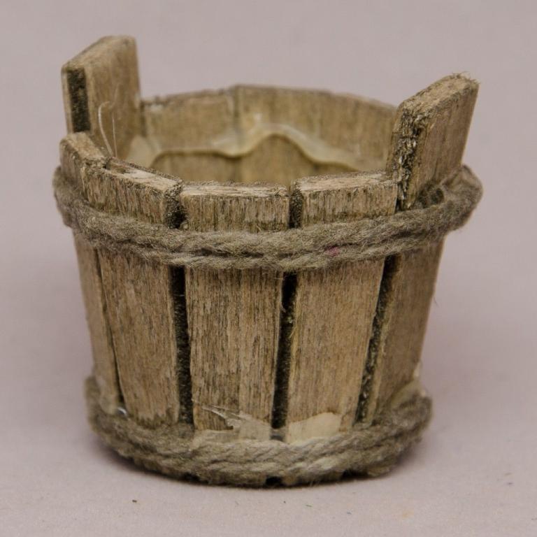 Körbchen aus Holz.- Krippenzubehör-