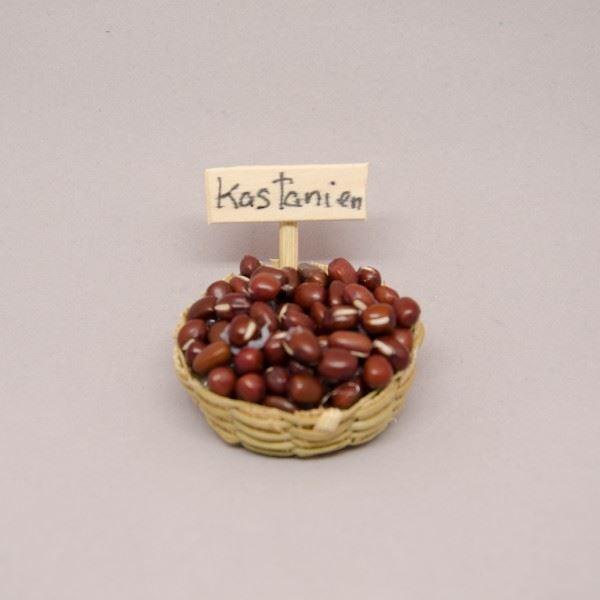 Korb mit Kastanien