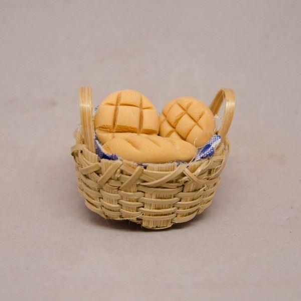 Korb mit Brötchen