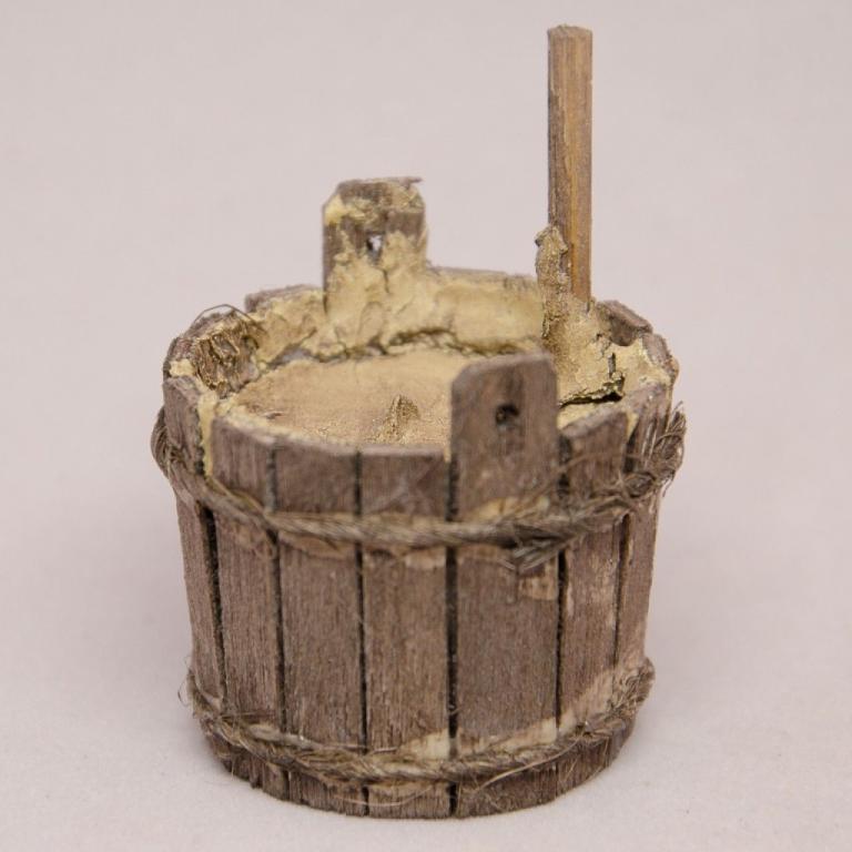 Holzzuber breit mit Stampfer - Krippenzubehör