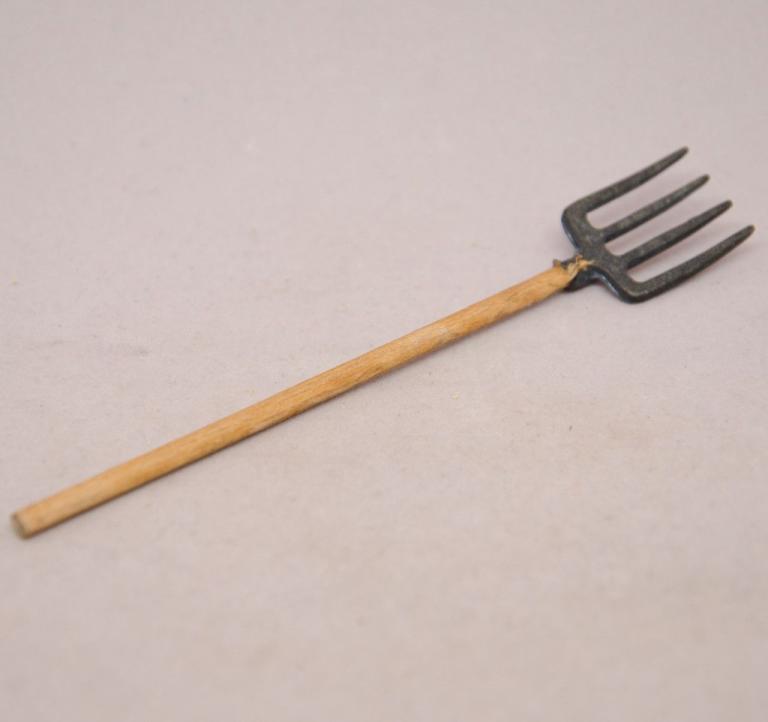 Mistgabel - Krippenzubehör-wa-jpg